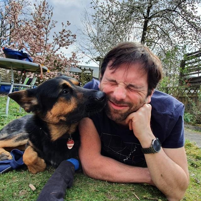 Stephan Hoffmann mit Schäferhund-Mischling